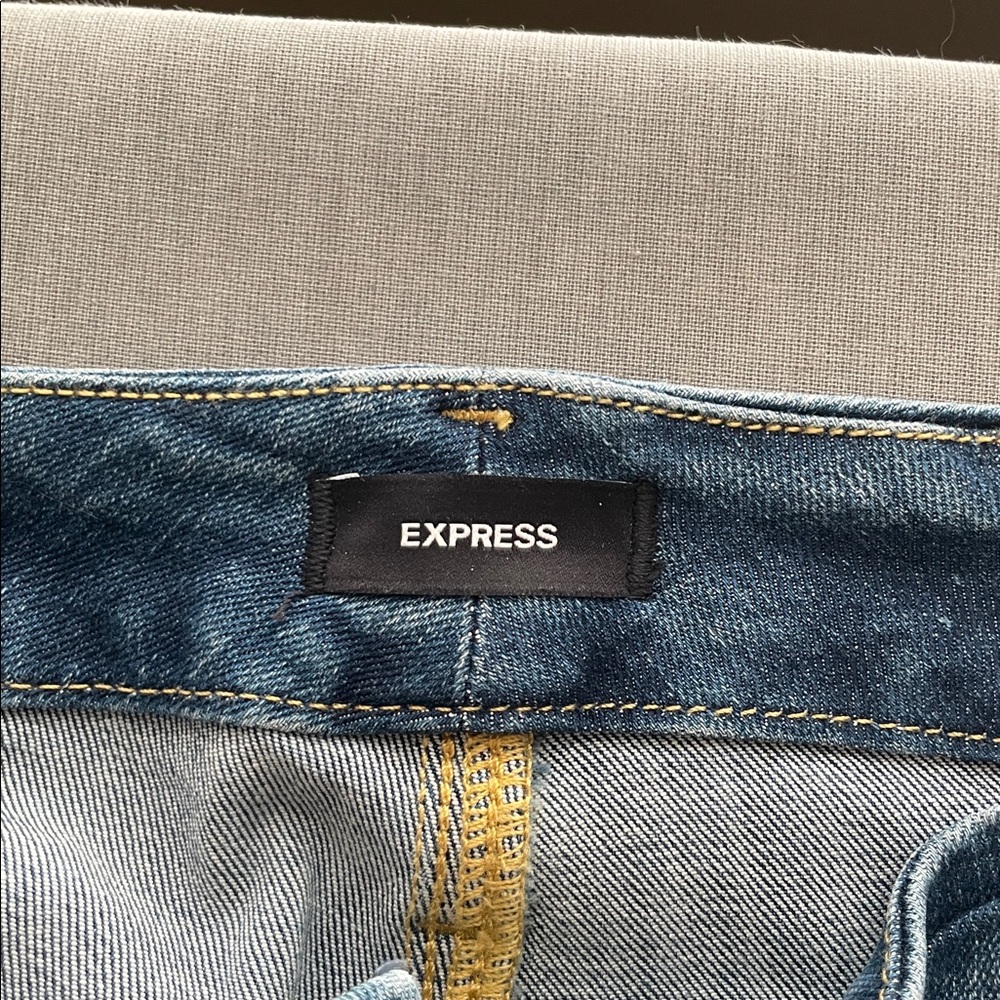 Express Cropped Flare High Rise Women’s Jeans Size S (Long) - Picture 6 of 9